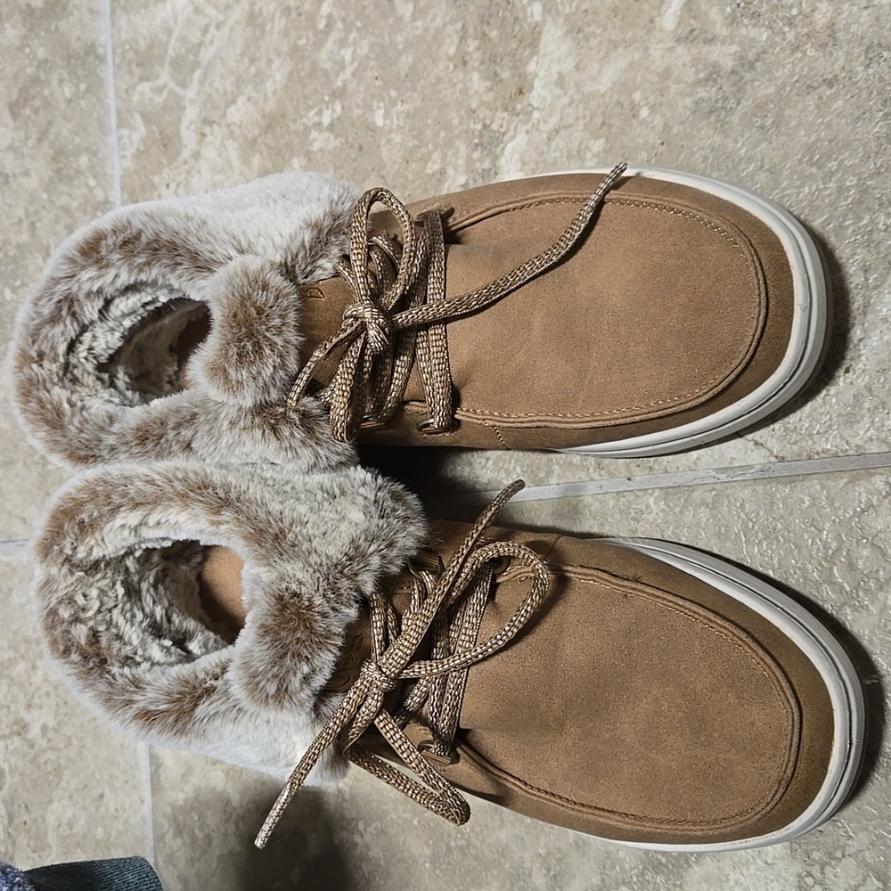 Bob's Women's Tan Fur-Lined Shoes